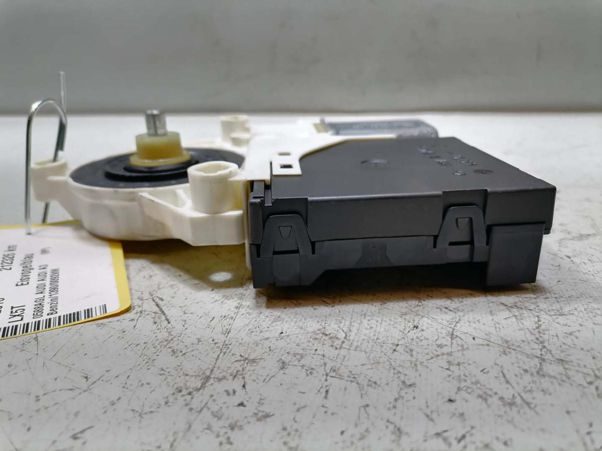 Audi A3 8P original Fensterhebermotor hinten rechts Bj.2010